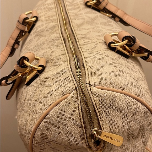 Michael Michael Kors please check all picture of condition - Picture 6 of 17